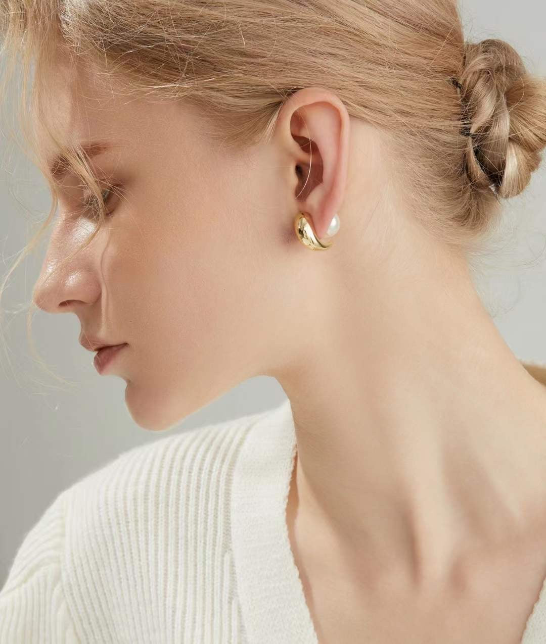 Moon Song - Class C-shape 925 Sterling Silver Freshwater Pearl Stud Earrings